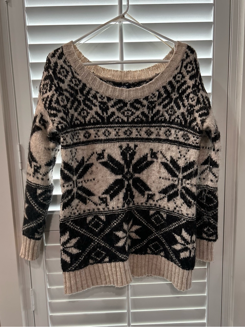 American Eagle Outfitters Black and Cream Nordic Off-the-Shoulder Sweater